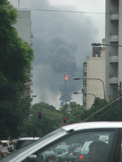 Las antorchas de YPF desde el centro platense